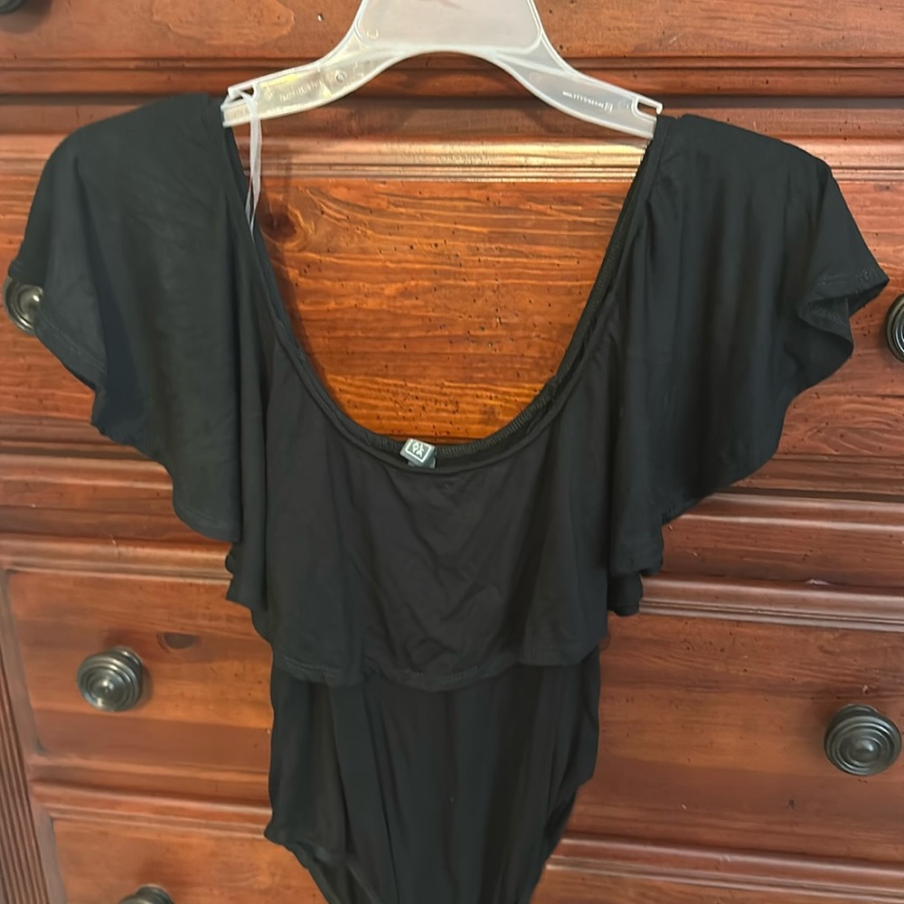 Black off-the-shoulder body suit.